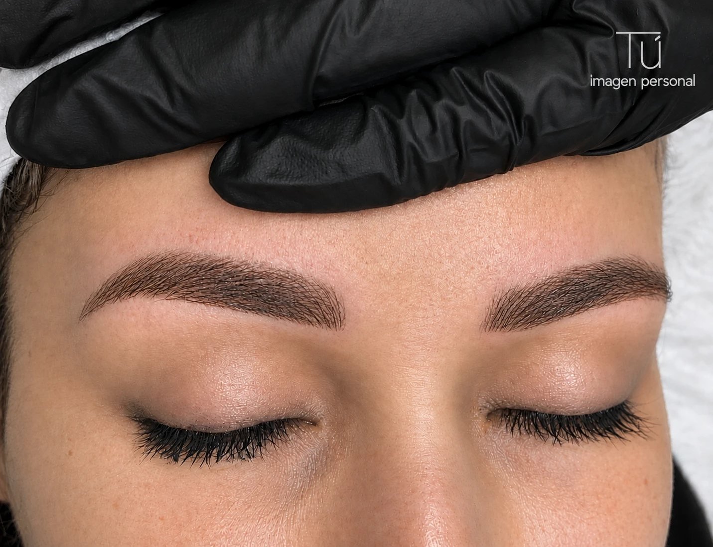 Cejas con micropigmentación pelo a pelo recién terminada en TÚ Imagen Personal, Valladolid