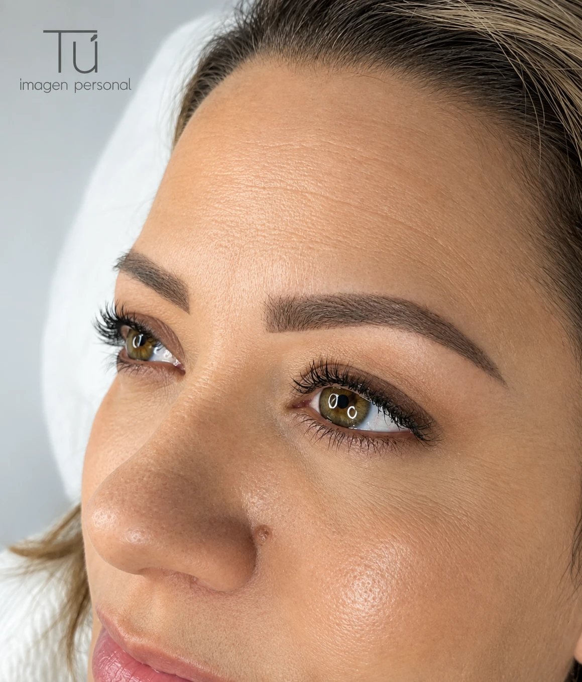 Resultado natural de una micropigmentación de cejas en TÚ Imagen Personal, Valladolid