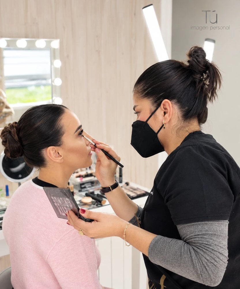 Sesión de maquillaje profesional en el estudio de TÚ Imagen Personal en Valladolid