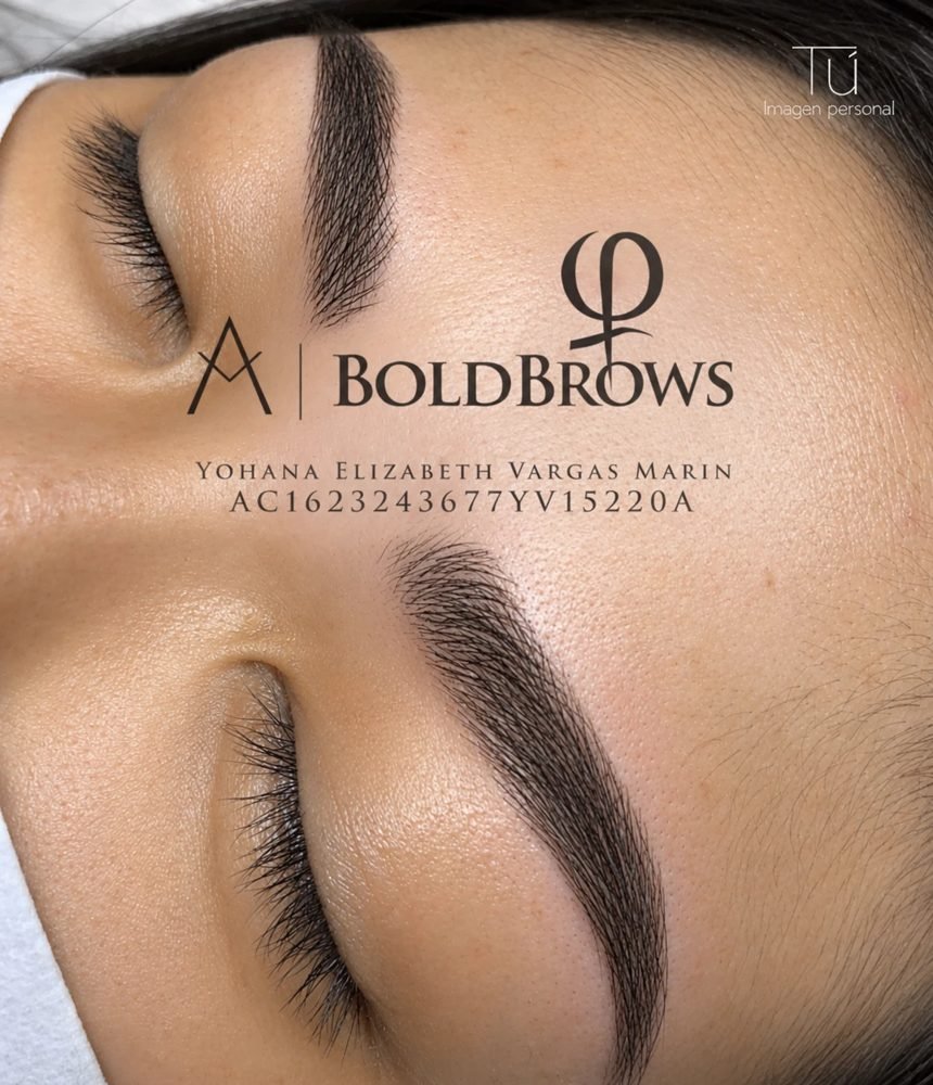 Micropigmentación de cejas pelo a pelo con microblading, resultado en Valladolid