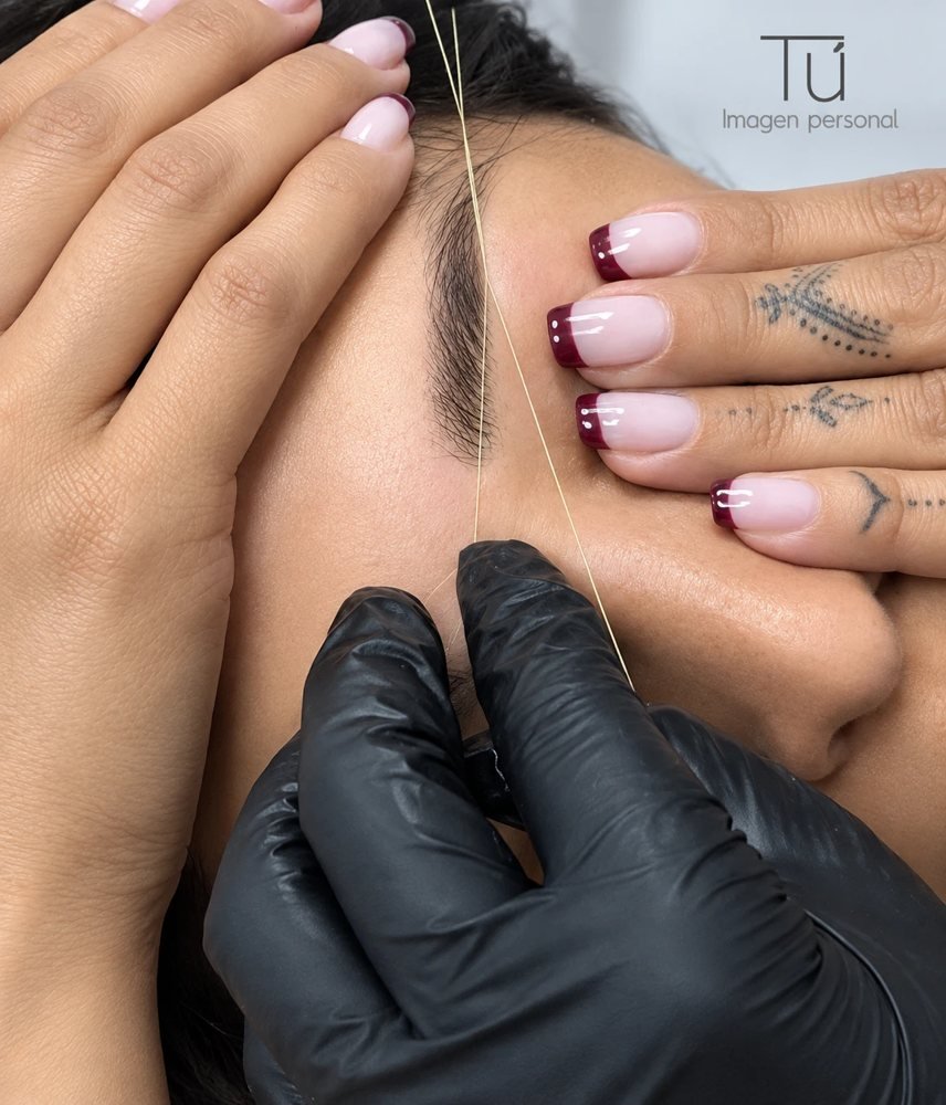 Depilación de cejas con hilo en TÚ Imagen Personal, Valladolid