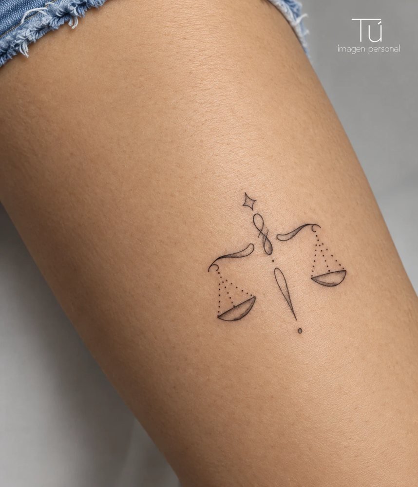 Tatuaje de línea fina de la balanza de Libra con detalles de puntos